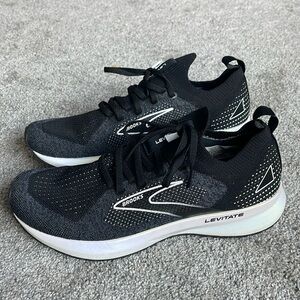 Brookes Levitate Sneakers